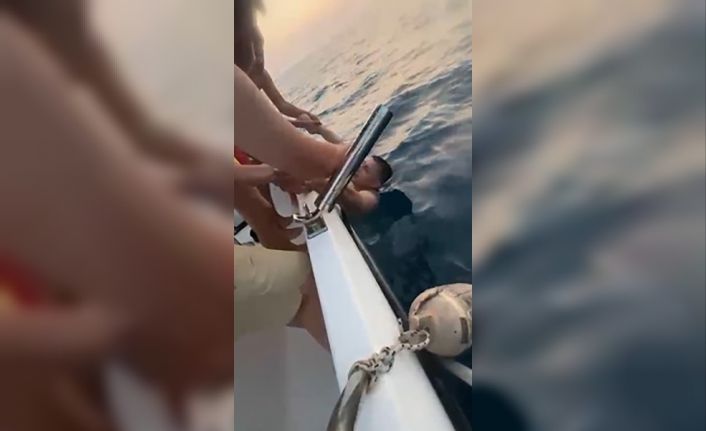 Alanya’da denize açılıp boğulma tehlikesi geçiren Ukraynalı turisti tekneciler kurtardı
