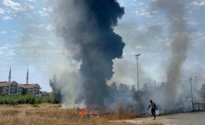 Alanya’da kaynak makinesinden sıçrayan kıvılcım yangına neden oldu