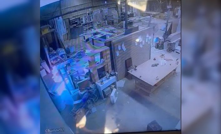 Alanya’da mobilya atölyesinin kundaklandığı anlar güvenlik kamerasında
