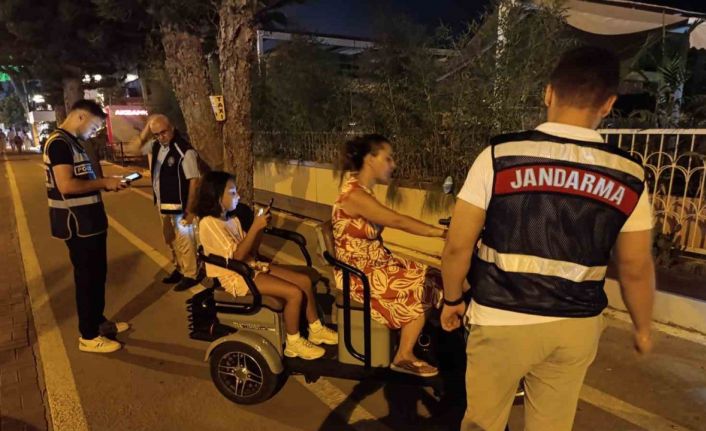 Alanya’da yaya yollarına araçla giren 20 sürücüye 43 bin TL ceza