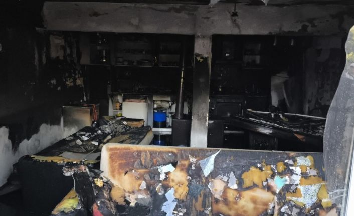 Alevlere teslim olan ev kullanılamaz hale geldi