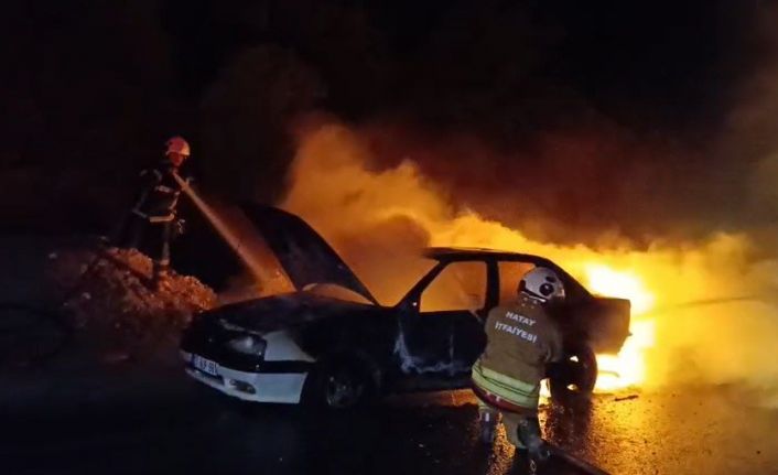 Alevlere teslim olan otomobil kullanılamaz hale geldi