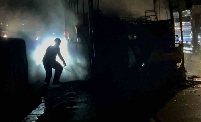 Alevlere teslim olan yolcu otobüsünde korku dolu anlar