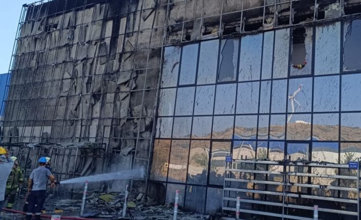 Aliağa’da fabrikada korkutan yangın