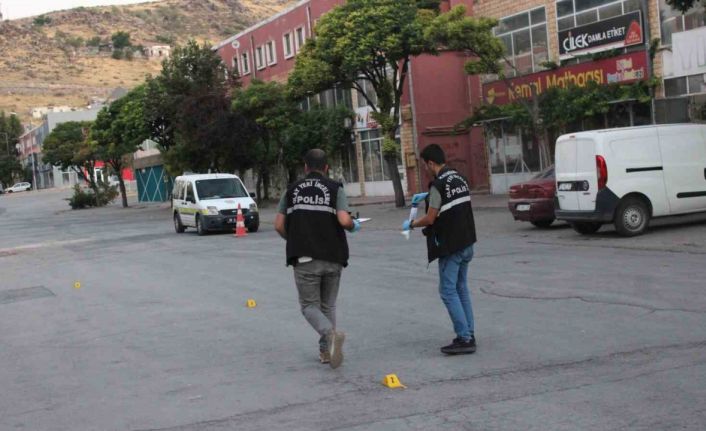 Alkolün sonu kötü bitti, aracına kurşun yağdırdılar