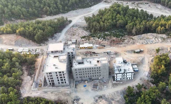 ALKÜ’de modern laboratuvar ve dersliklerle yeni sağlık merkezi kuruluyor