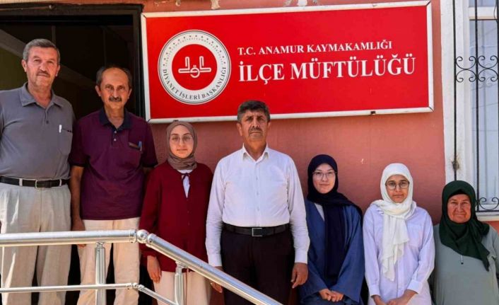 Anamurlu 3 öğrenci umre yolunda