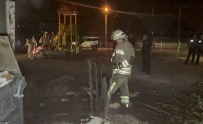 Anız yangını 20 bin nüfuslu mahallenin elektriğini kesti