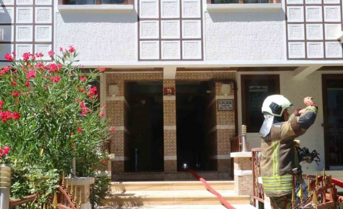 Ankara’da 3 katlı binada yangın çıktı