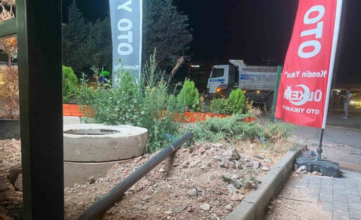 Ankara’da kontrolden çıkan otomobil oto yıkamacıya uçtu: 3 yaralı