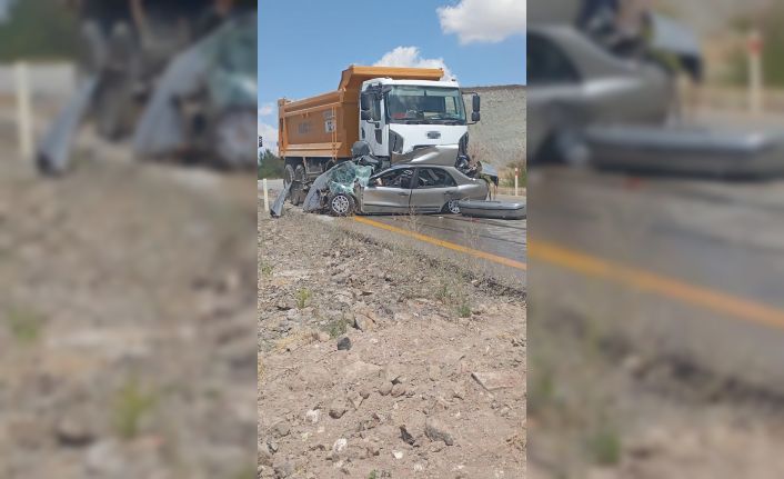 Ankara’da otomobil hafriyat kamyonuyla çarpıştı: 1 ölü