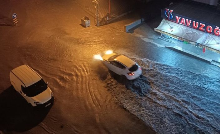 Ankara’da sağanak yağışlar sele neden oldu