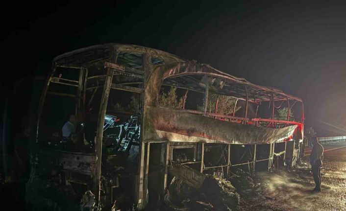 Ankara’da seyir halindeki otobüs yanarak kullanılamaz hale geldi