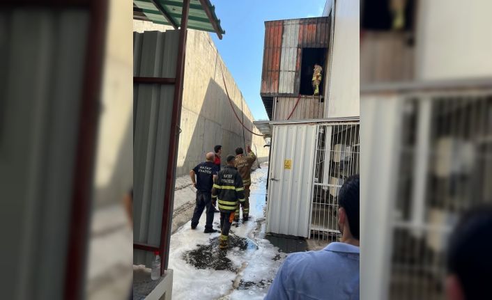 Antakya’da mobilya atölyesinde yangın çıktı