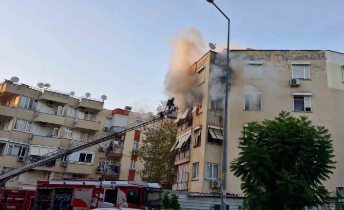Antalya’da 5 katlı binada korkutan yangın
