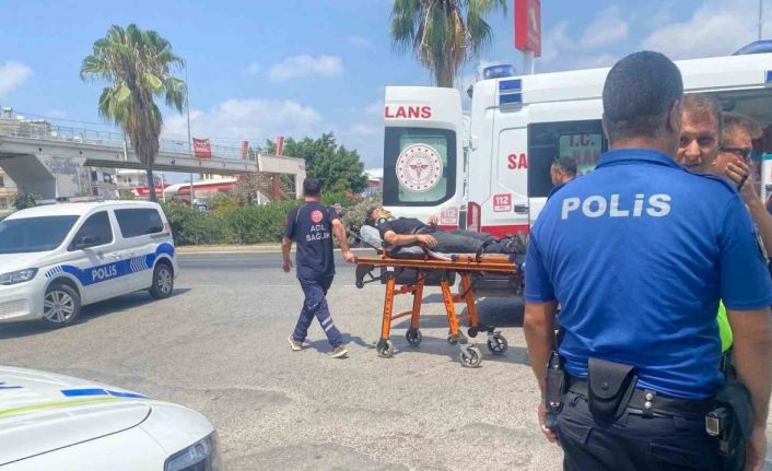 Antalya’da motosikletten düşen sürücü yaralandı