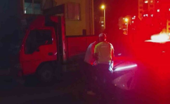 Araçlarına fazla yük atarak trafiği tehlikeye soktular