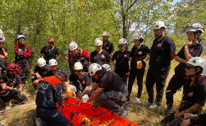 Arama kurtarma ekibine havai hat ip eğitimi verildi