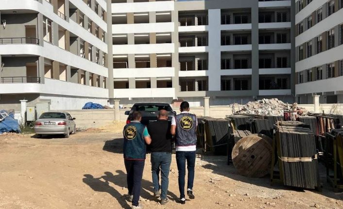 Aranan 2 şahıs Mersin’de yakalandı