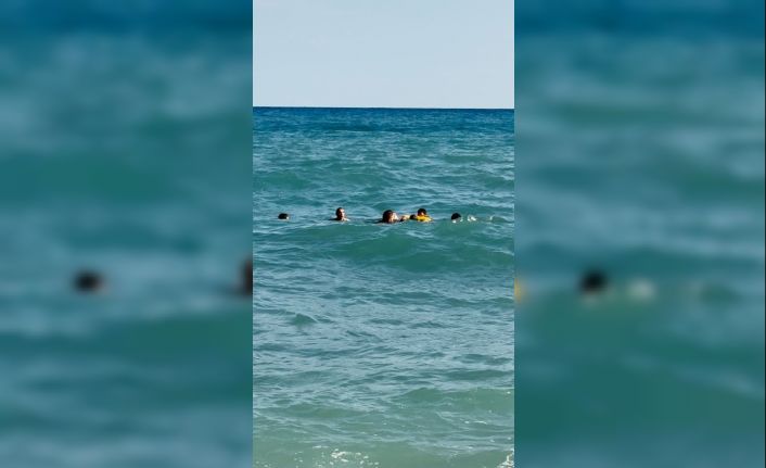 Arnavutköy’de denize giren kişi son anda ölümden döndü