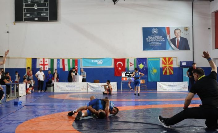 Artvin’de uluslararası güreş turnuvası düzenlendi