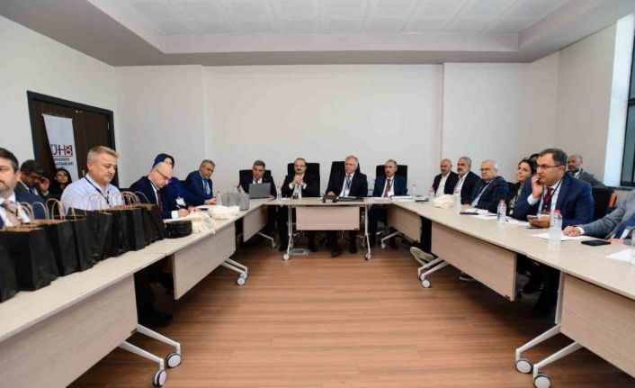 Atatürk Üniversitesi, üniversite hastanelerinin geleceğine yön veren çalıştayda yerini aldı