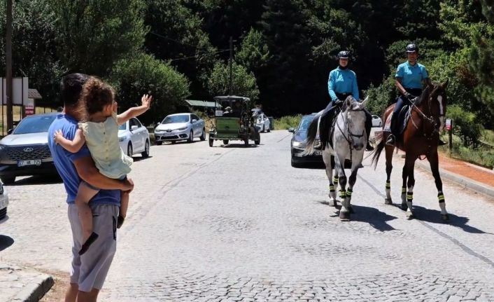 Atlı jandarma timleri Abant’ta görev başında