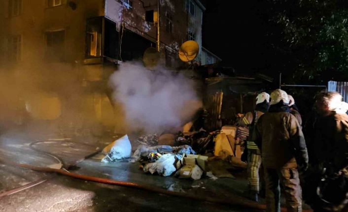 Avcılar’da çorap üretim atölyesi alevlere teslim oldu