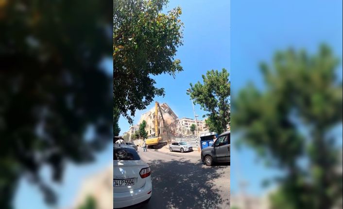 Avcılar’da kentsel dönüşüm nedeniyle yıkılan bina çöktü