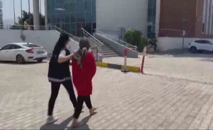 AVM’de 5 farklı mağazadan kıyafet ve ayakkabı çaldı