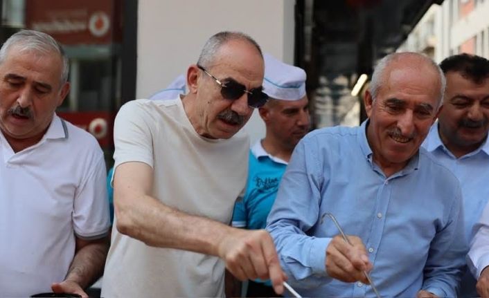 Aydemir’den vatandaşlara aşure ikramı