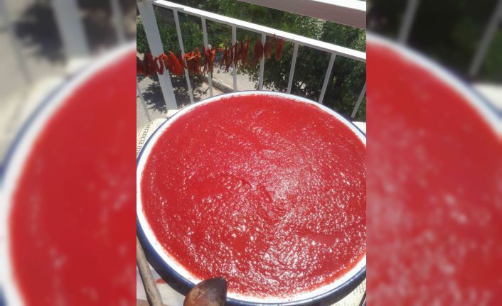 Aydın’da balkonlar kırmızıya boyandı