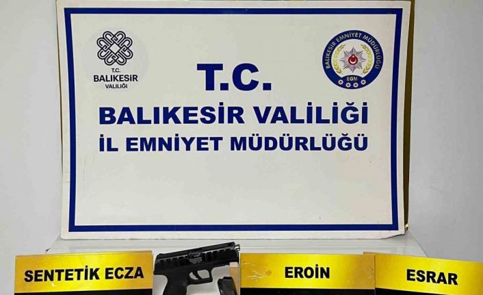 Ayvalık’ta narkotik polisinden operasyon: 3 kişi tutuklandı