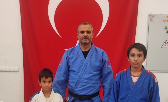 Baba ve oğulları judoda aynı yolda