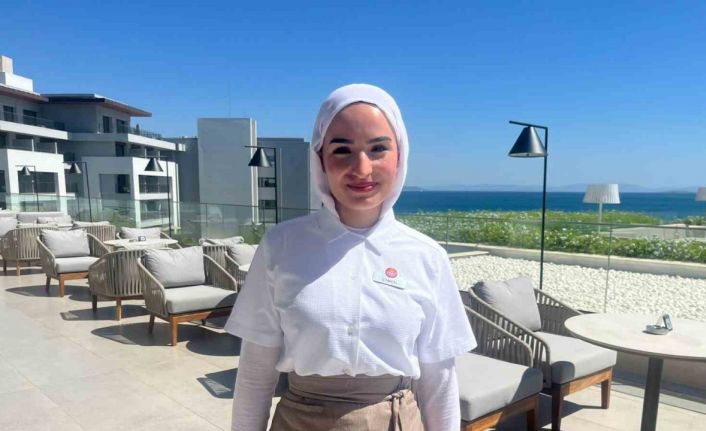 Babası sınav çıkışı çiçekle karşılamıştı, müjdeli haberi telefonla verdi