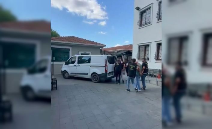 Bağcılar’da iş yerine silahla ateş açan şüpheliler yakalandı