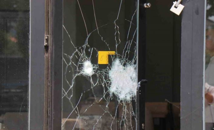 Bahçe mobilyaları satan iş yerine tüfekli saldırı