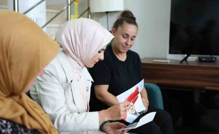 Bakan Göktaş, Cumhurbaşkanı Erdoğan’ın "Terörsüz Türkiye" mektubunu Yalova’da şehit ailesine ulaştırdı