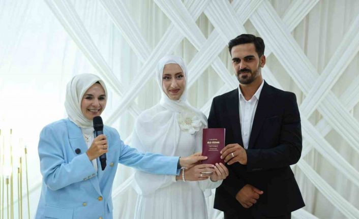 Bakan Göktaş, genç çiftin nikah şahidi oldu