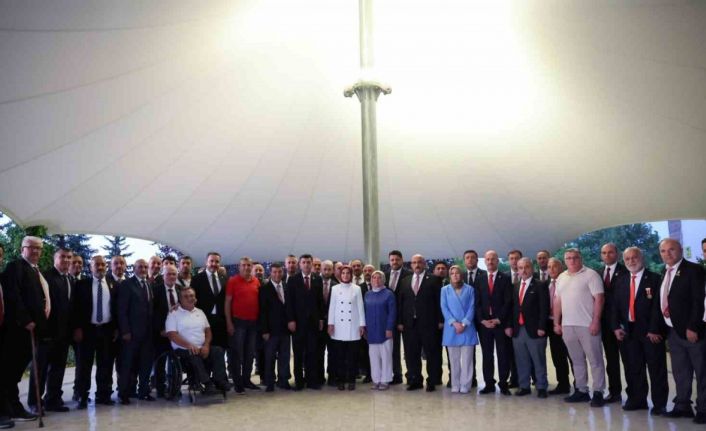 Bakan Göktaş, Türkiye Harp Malulü Gaziler, Şehit Dul ve Yetimleri Derneği şube başkanları ile bir araya geldi