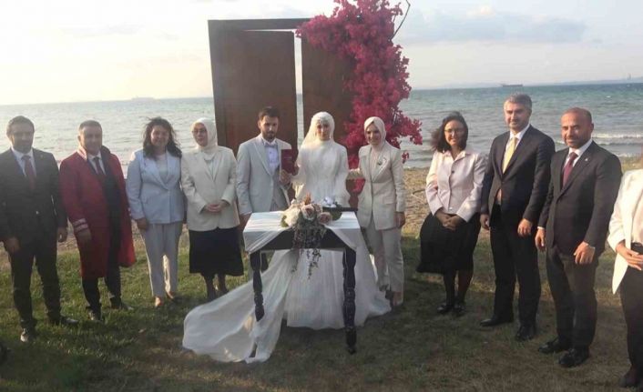 Bakan Göktaş, Yalova’da nikah şahitliği yaptı