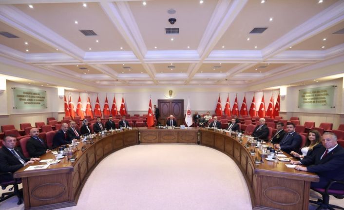 Bakan Güler, Türkiye Harp Malulü Gaziler, Şehit Dul ve Yetimleri Derneği Genel Başkanı Işık’ı kabul etti