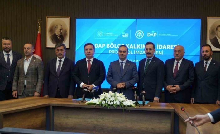 Bakan Kacır, Erzincan’da protokol imza törenine katıldı