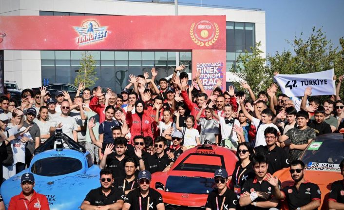 Bakan Kacır’dan TEKNOFEST’e 7’den 77’ye davet: "Bu yıl yeni rakamları TEKNOFEST kuşağıyla birlikte kıracağız"