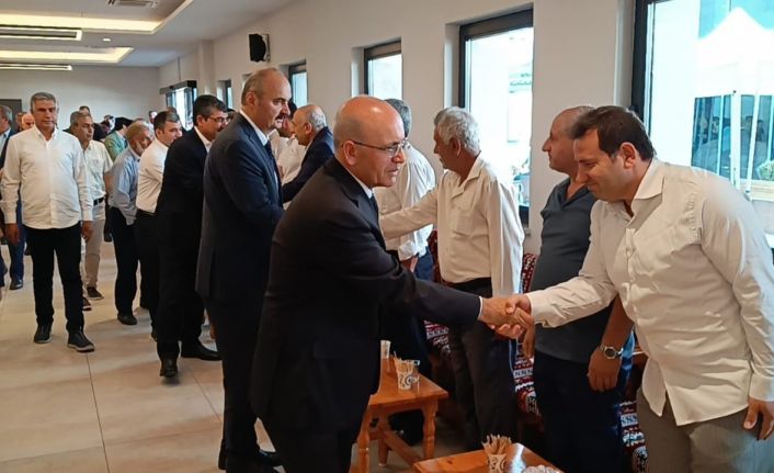 Bakan Şimşek, memleketi Batman’da ağabeyinin taziyelerini kabul etti