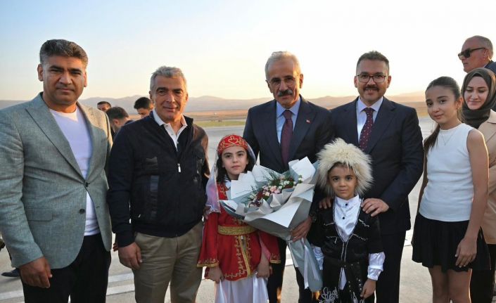 Bakan Uraloğlu hızlı demiryolu hattı temel atma töreni için Iğdır’a gitti