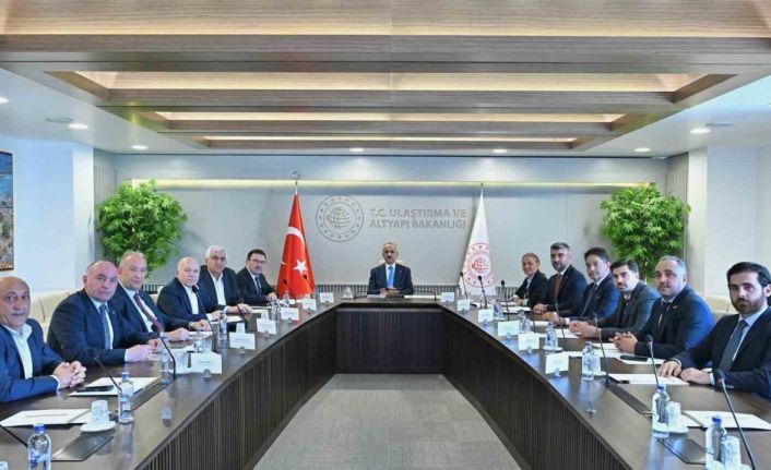 Bakan Uraloğlu ile ulaşım zirvesinde bir araya geldiler