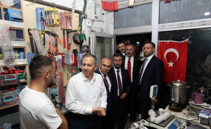 Bakan Yerlikaya Ağrı’da esnafla buluştu