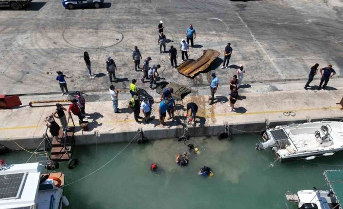 Balıkçı barınağında dip temizliği: 2 ton çöp çıkartıldı