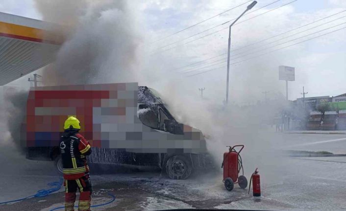 Balıkesir’de akaryakıt istasyonunda araç yangını